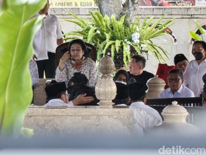 Momen Megawati Ziarah di Makam Ayahnya Bung Karno Kota Blitar