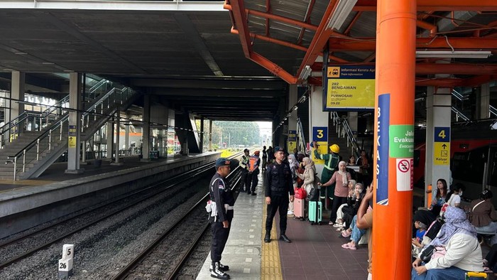Brimob Polda Metro Siap Tangani Arus Balik Lebaran di Stasiun Bekasi
