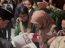 Disambut Diaspora di Jepang, Prabowo Jadi Rebutan Selfie-Beri Tanda Tangan