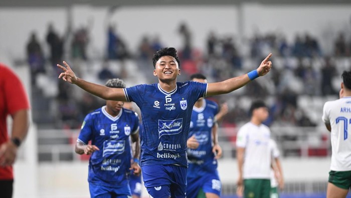 Selebrasi bek PSIS, Dani Ibrohim usai menjebol gawang Persipal di Stadion Jatidiri Semarang, Minggu (29/3/2026).