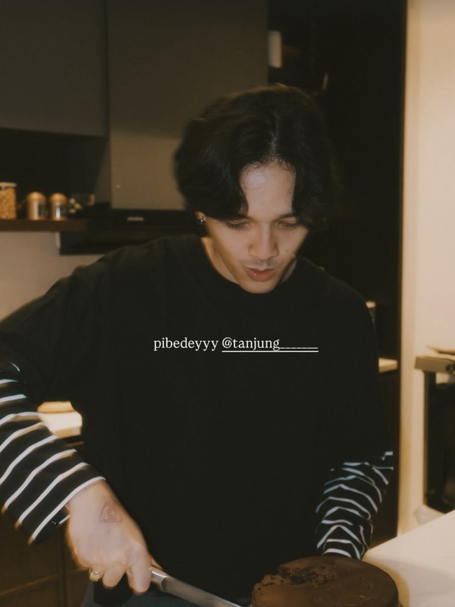 Unggahan Pertama Sheila Dara di IG Usai Vidi Aldiano Meninggal Dunia