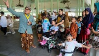 Suasana Hangat di Pura Mangkunegaran, Anak SLB Ikut Tur Wisata