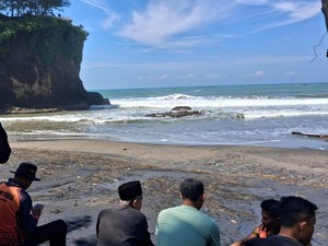 3 Wisatawan Hanyut Terseret Ombak Pantai Kebumen, 1 Hilang