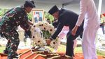 Upacara Militer Iringi Pemakaman Juwono Sudarsono di TMP Kalibata