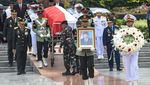 Upacara Militer Iringi Pemakaman Juwono Sudarsono di TMP Kalibata