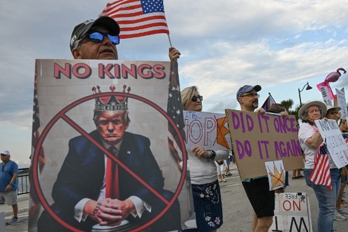 Pendukung Trump Ribut dengan Demonstran No Kings di Florida AS