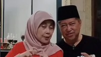 Cuplikan Video HUT ke 35 thn Vidi.. tahun lalu kami bikin kaos Vidi Podhub.. sampai hari ini masih enak di pakai.. Semoga Vidi terus bisa melekat di hati dan Terus Hidup..Hadiahkan Al Fatehah untuk Almarhum.., tulis Harry Kiss dalam Instagram miliknya dilihat detikcom, hari ini. Foto: dok instagram Harry Kiss