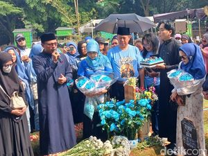 Rayakan Ultah Vidi Aldiano di Makam, Harry Kiss: Kayak Ada Pasar Malam