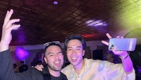 HDB sobat, walau lo sudah tenang dan bahagia di Sisi Allah SWT, tapi kenangan dan kebaikan lo akan terus kita inagt loop brodie. Jadi, di atas sana lagi ngapain, bang?, kata Ranggaz Laksmana. Foto: dok instagram sahabat-sahabat Vidi Aldiano