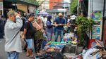 Warga Serbu Pasar Loak Jatinegara, Berburu Barang Murah di Akhir Pekan