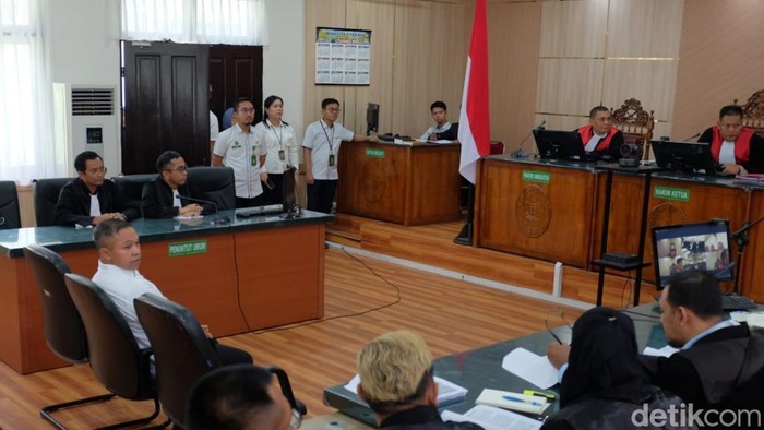 Abdul Wahid saat sidang eksepsi di PN Tipikor Pekanbaru (Dok Raja)