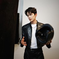Wu Lei yang dikenal luas sebagai Leo Wu sudah memulai berbisnis sejak usia muda. Pada 2016 ketika usianya baru 17 tahun, ia telah memiliki Wu Lei Studio. Perusahaan ini berfungsi untuk mengelola berbagai urusan profesional, mulai dari kontrak kerja, endorsement, hingga pengembangan proyek film dan drama. Foto: Dok. Instagram