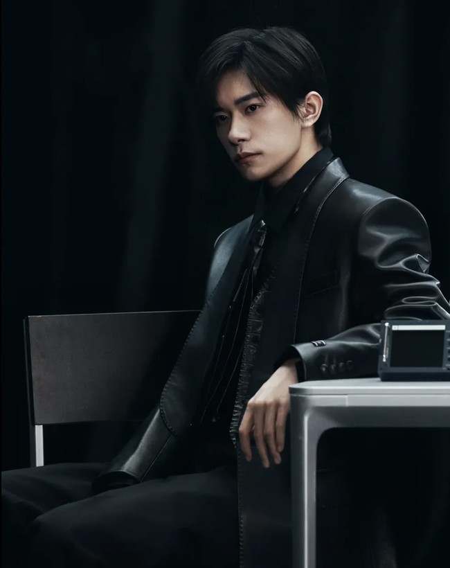 Jackson Yee termasuk artis muda yang sudah memiliki visi bisnis sejak awal kariernya. Ia mendirikan Jackson Yee Studio ketika masih berusia 16 tahun. Studio tersebut mengelola berbagai aspek karier solonya, mulai dari proyek film, musik, hingga kerja sama internasional. Foto: Dok. Instagram