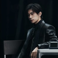 Jackson Yee termasuk artis muda yang sudah memiliki visi bisnis sejak awal kariernya. Ia mendirikan Jackson Yee Studio ketika masih berusia 16 tahun. Studio tersebut mengelola berbagai aspek karier solonya, mulai dari proyek film, musik, hingga kerja sama internasional. Foto: Dok. Instagram