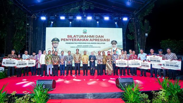 Andi Sudirman Sulaiman Gubernur Sulsel Andi Sudirman Sulaiman menggelar silaturahmi akbar memperkuat sinergi pembangunan dengan forkopimda, bupati, dan tokoh masyarakat.