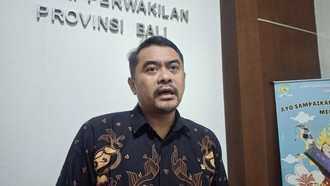 Geger Arya Wedakarna Bawa Ajudan TNI ke Kontes Transgender