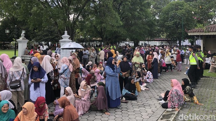 Pemda DIY menggelar silaturahmi Gubernur dan Wakil Gubernur DIY bersama masyarakat di Kompleks Kepatihan Kota Jogja, hari ini. 