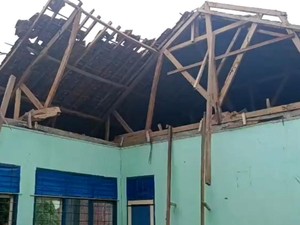 Duka Hari Pertama Sekolah, Atap SMPN 3 Banjarsari Ciamis Ambruk