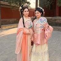 Gaya Kompak Ayu Ting Ting & Putrinya Tampil Bak Gadis China Pakai Hanfu
