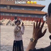 Momen kocak pemotretan Ayu dan Hesti di China itu membuat banyak netizen ikut terhibur. Pliiiis ngakaaaak banget inima, mereka sangat teraniaya, tulis salah satu komentar. Ngakakk bgt dr kmren, tambah netizen lain. Foto: Instagram/@ayutingting92/@hestipurwadinata