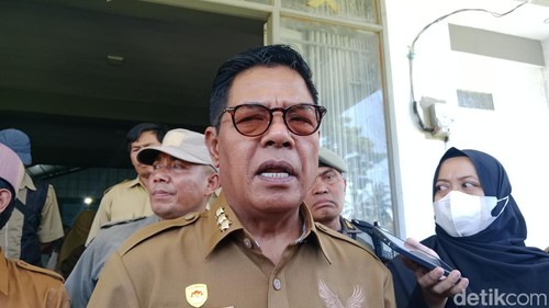 Bupati Lombok Timur Haerul Warisin ketika di wawancara terkait WFH ASN, Senin (30/3/2026). (Sanusi Ardi W/detikBali)