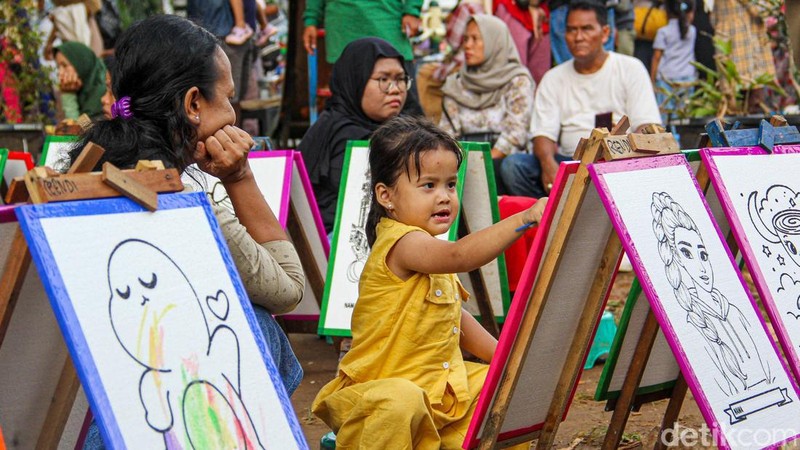 Pemerintah Provinsi Pemprov DKI Jakarta terus memperkuat komitmennya dalam menghadirkan lingkungan yang ramah anak dengan memperluas ruang terbuka hijau (RTH) dan pengembangan perpustakaan anak. Langkah ini dilakukan sebagai bentuk dukungan terhadap Peraturan Pemerintah Nomor 17 Tahun 2025 yang mulai berlaku pada 28 Maret 2026.