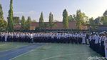 Hari Pertama Masuk Sekolah, Mendikdasmen Pimpin Upacara di SMPN 2 Depok
