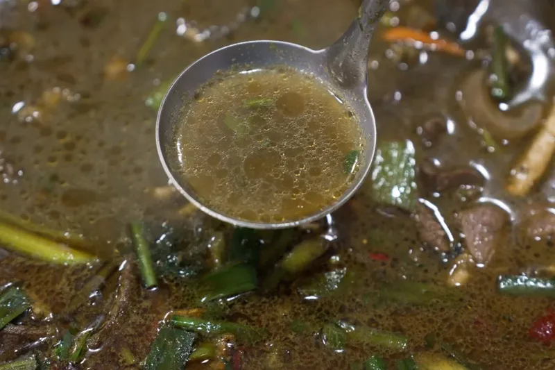 Hot Pot Pakai 'Kotoran' Sapi  di China