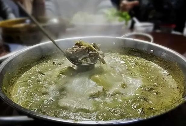 Hot Pot Pakai 'Kotoran' Sapi  di China