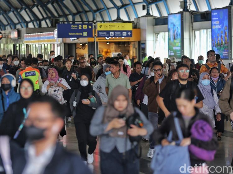 Jakarta Kembali Sibuk, Kebijakan WFH Masih Dikaji