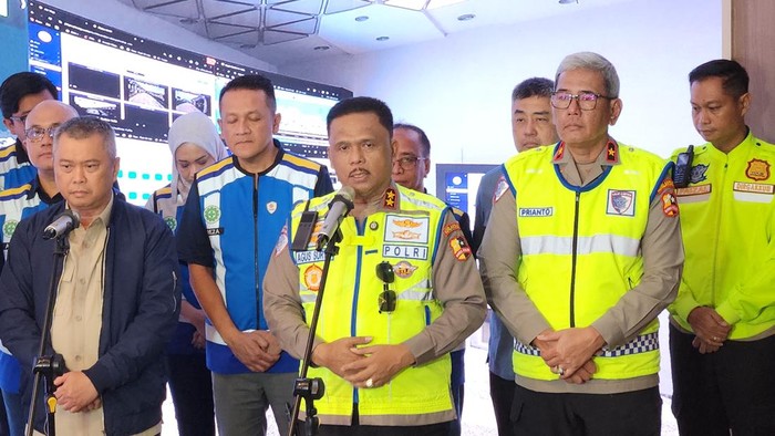 Kakorlantas Polri Irjen Agus Suryonugroho mengatakan arus mudik dan balik Lebaran 2026 terkendali (Adrial/detikcom)