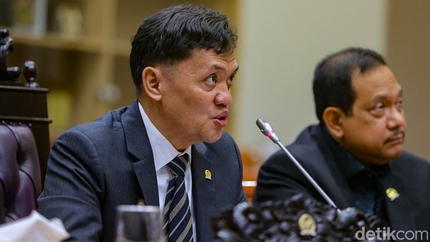 Kasus Video Desa, Komisi III DPR Minta Penangguhan Penahanan Amsal Sitepu Komisi III DPR RI meminta penangguhan penahanan terhadap Amsal Sitepu dalam kasus dugaan korupsi pembuatan video profil desa di Kabupaten Karo, Sumatera Utara. Permintaan tersebut disampaikan dalam rapat yang digelar di Kompleks Parlemen, Senayan, Jakarta, Senin (30/3/2026).