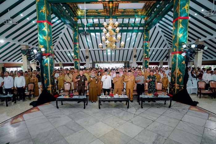 Ke Gresik, Gus Ipul Disambut Pidato 4 Bahasa Siswa Sekolah Rakyat