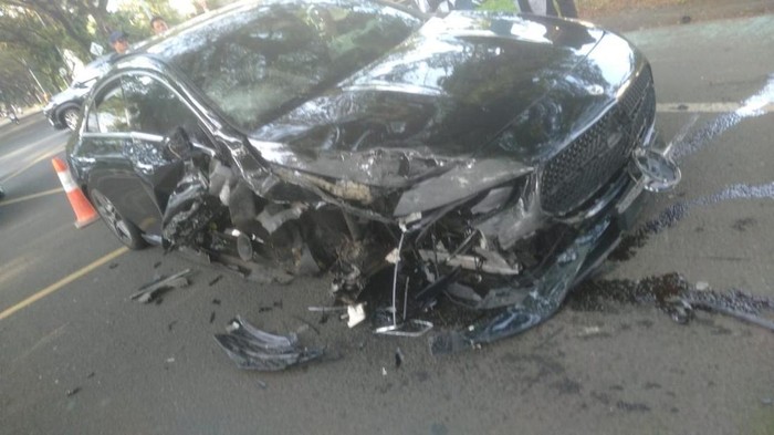 Kecelakaan melibatkan pengemudi Mercy dan Xpander di Serpong, Senin (30/3/2026).