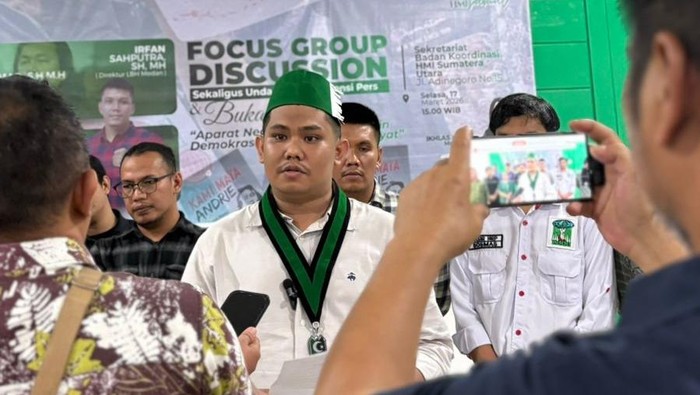 Ketum Badko HMI Sumut Yusril Mahendra Butar Butar usai diskusi soal penyiraman air keras ke Andri Yunus (Dok. Pribadi)