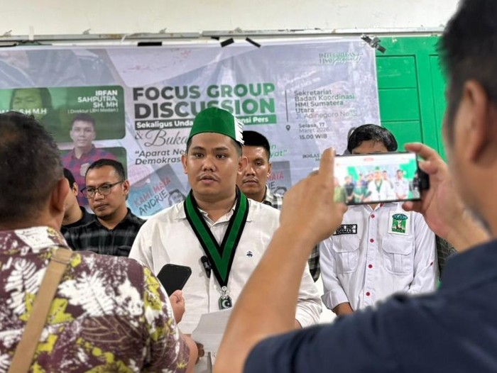 Ketum Badko HMI Sumut Yusril Mahendra Butar Butar usai diskusi soal penyiraman air keras ke Andri Yunus (Dok. Pribadi)