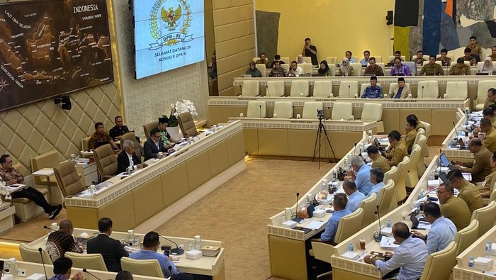 Komisi II DPR RI Bersama Kemendagri-OIKN