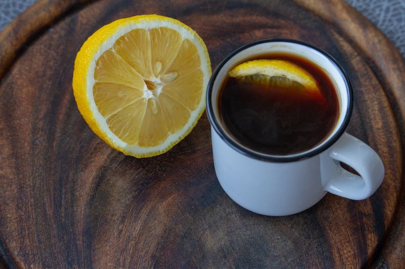 Racikan kopi campur lemon