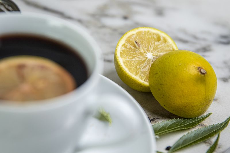 Racikan kopi campur lemon