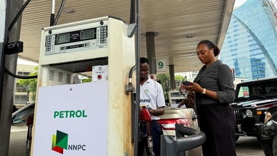 Lonjakan Harga Bensin Guncang Aktivitas Ekonomi Nigeria