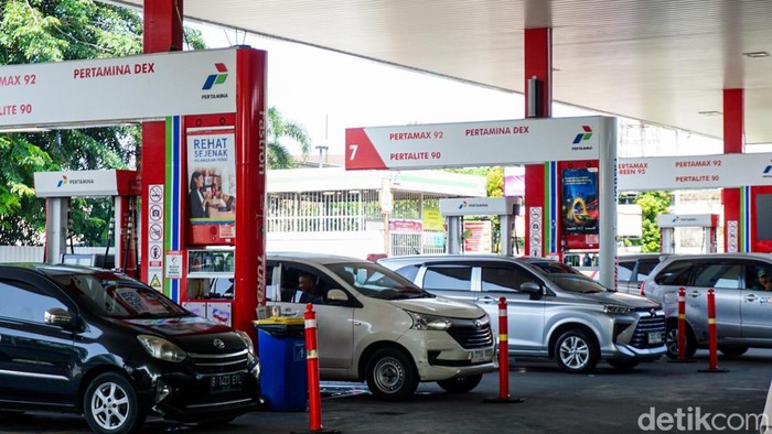 Lonjakan mobilitas masyarakat selama arus mudik dan balik Lebaran 2026 berdampak signifikan terhadap konsumsi bahan bakar minyak (BBM). Sepanjang periode Satuan Tugas (Satgas) Ramadan dan Idulfitri 2026, konsumsi BBM tercatat meningkat rata-rata 16 persen dibandingkan kondisi normal harian.