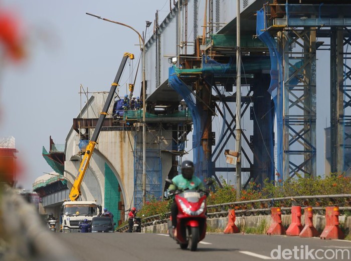 PT Jakarta Propertindo (Jakpro) menargetkan proyek LRT Jakarta Fase 1B rute Velodrome–Manggarai dapat beroperasi secara resmi pada Agustus 2026. Target tersebut disampaikan Direktur Utama Jakpro Iwan Takwin sesuai dengan timeline pembangunan yang saat ini masih berjalan.