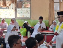 Sosialisasikan PP Tunas, Mendikdasmen: Siswa Boleh Bawa HP ke Sekolah, Asal..