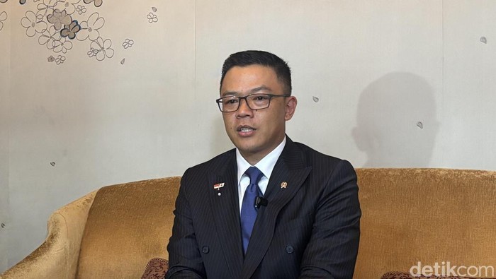Menlu Sugiono