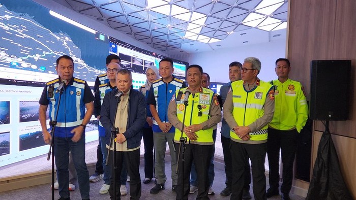 Menteri Perhubungan (Menhub) Dudy Purwagandhi resmi menutup penerapan one way lokal presisi untuk arus balik Lebaran 2026 (Adrial/detikcom)