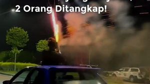 Video Nyalakan Kembang Api dari Mobil Berjalan, 2 Orang Ditangkap