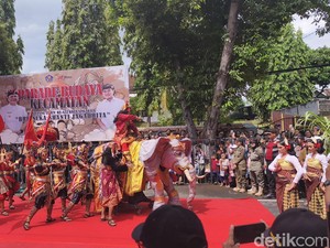 Parade 9 Episode Panji Sakti Meriahkan HUT ke-422 Kota Singaraja