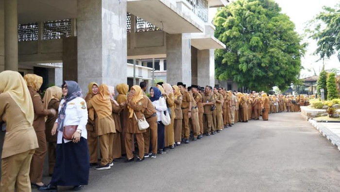 Perdana Kerja Usai Lebaran, Wali Kota Cilegon Tekankan Kedisiplinan ASN
