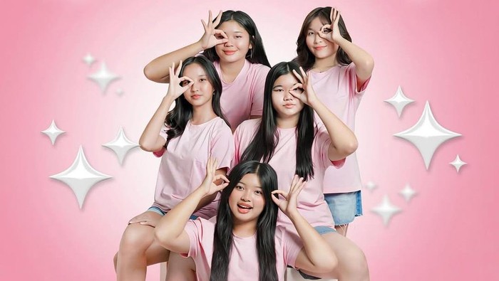 Perjalanan girl group PinkDice dimulai dari pertemuan sederhana. Mereka berlatih keras untuk debut dengan lagu Bully No Bully. Kenali para membernya!