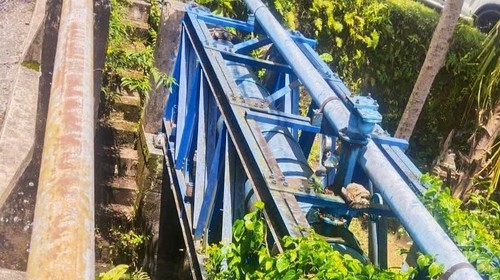 Pipa transmisi UPTD Telaga Waja di Desa Duda Timur, Kecamatan Selat, Karangasem, bocor, Senin (30/3/2026).(Dok. PDAM Karangasem)